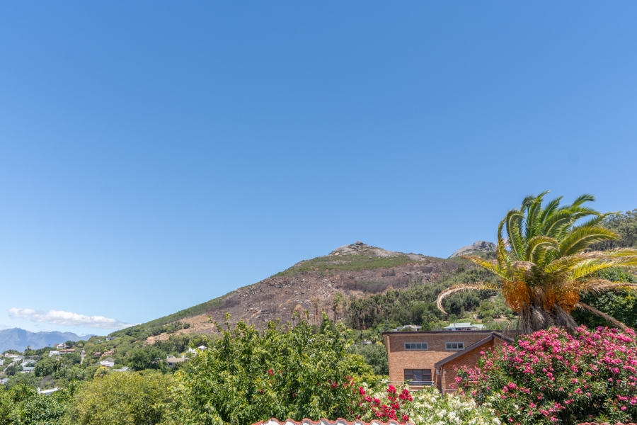 6 Bedroom Property for Sale in Paarl Central Western Cape